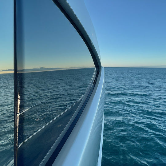 Sea Clear Glass and Shiny Surface image 2