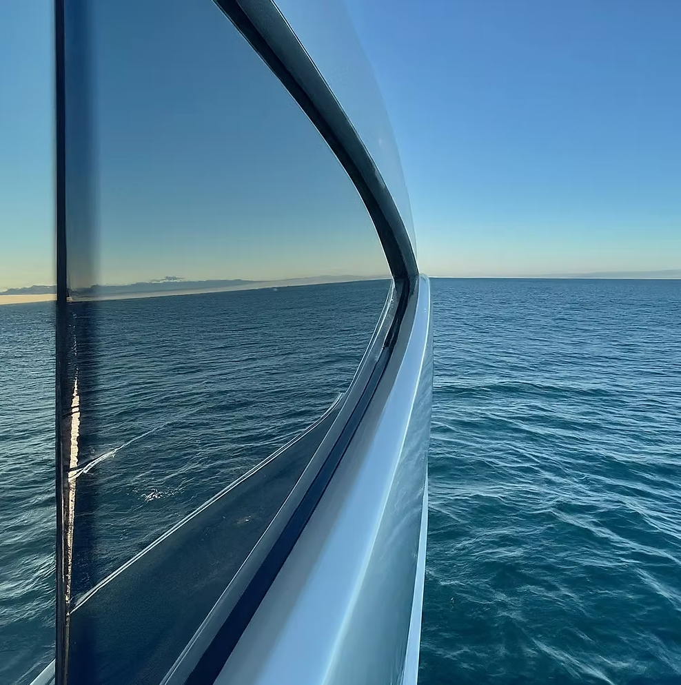 SEA CLEAR GLASS & SHINY SURFACE CLEANER