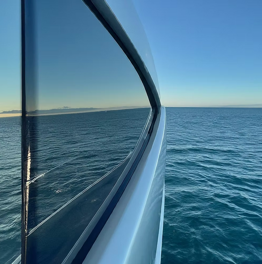 SEA CLEAR GLASS & SHINY SURFACE CLEANER